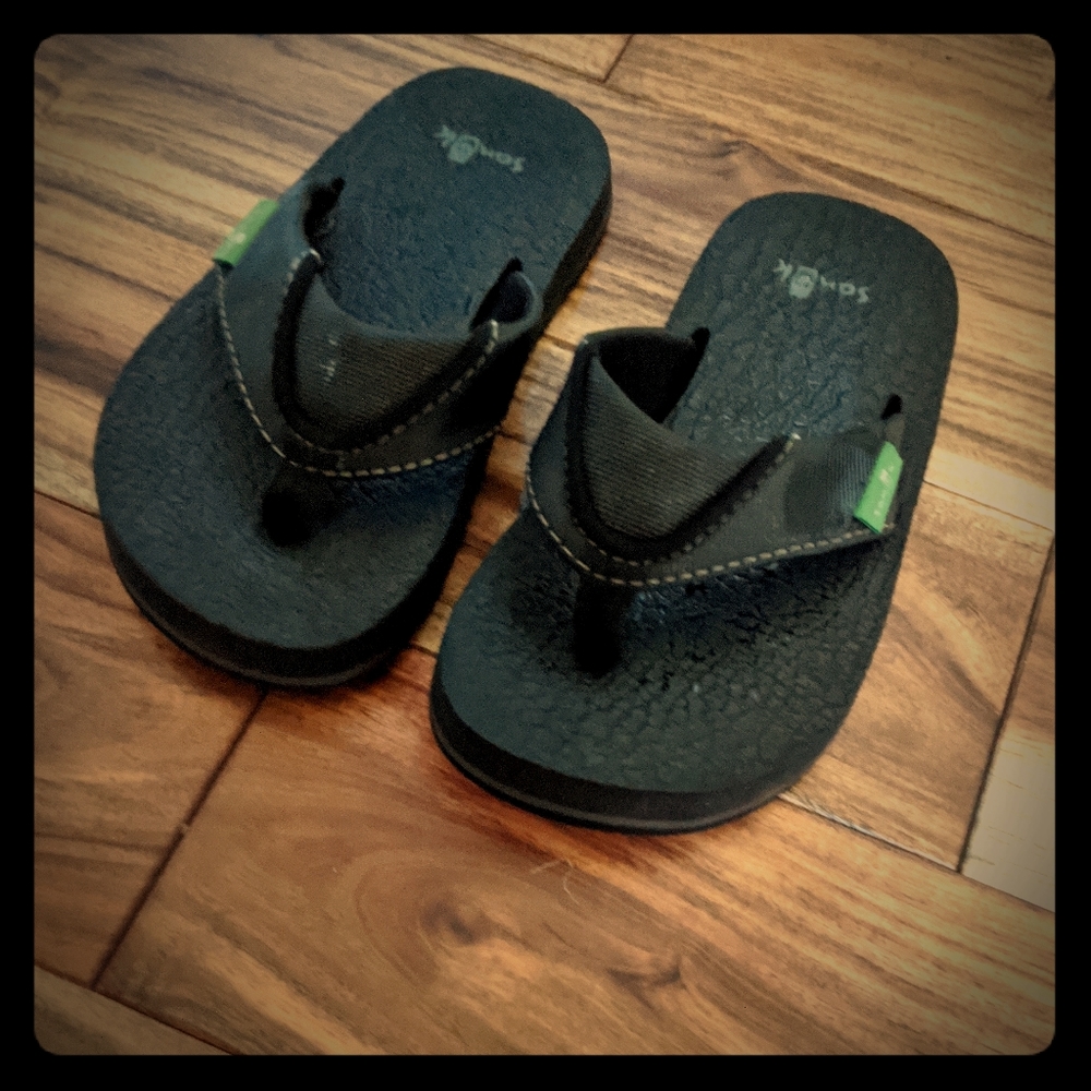 Sanuk flipflops